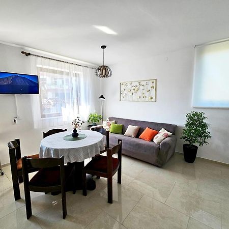 Apartments With A Parking Space Malinska Exterior foto