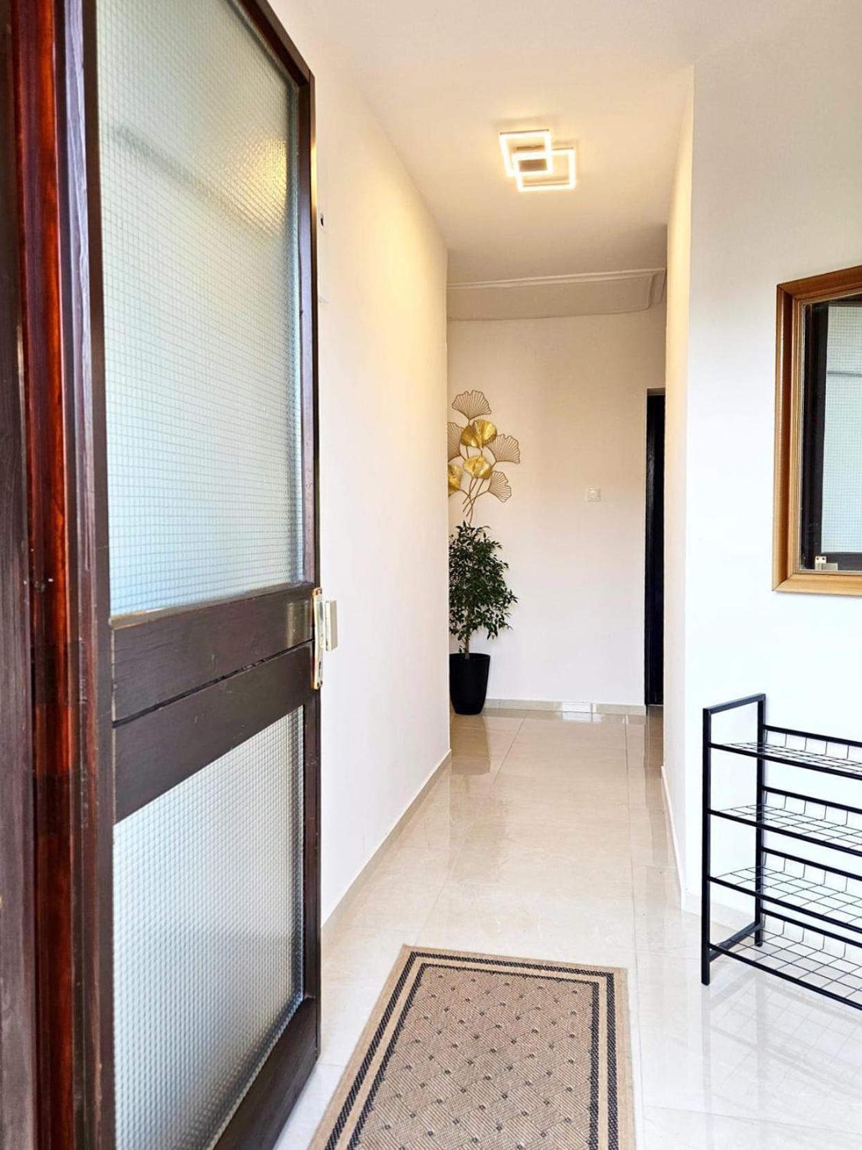 Apartments With A Parking Space Malinska Exterior foto