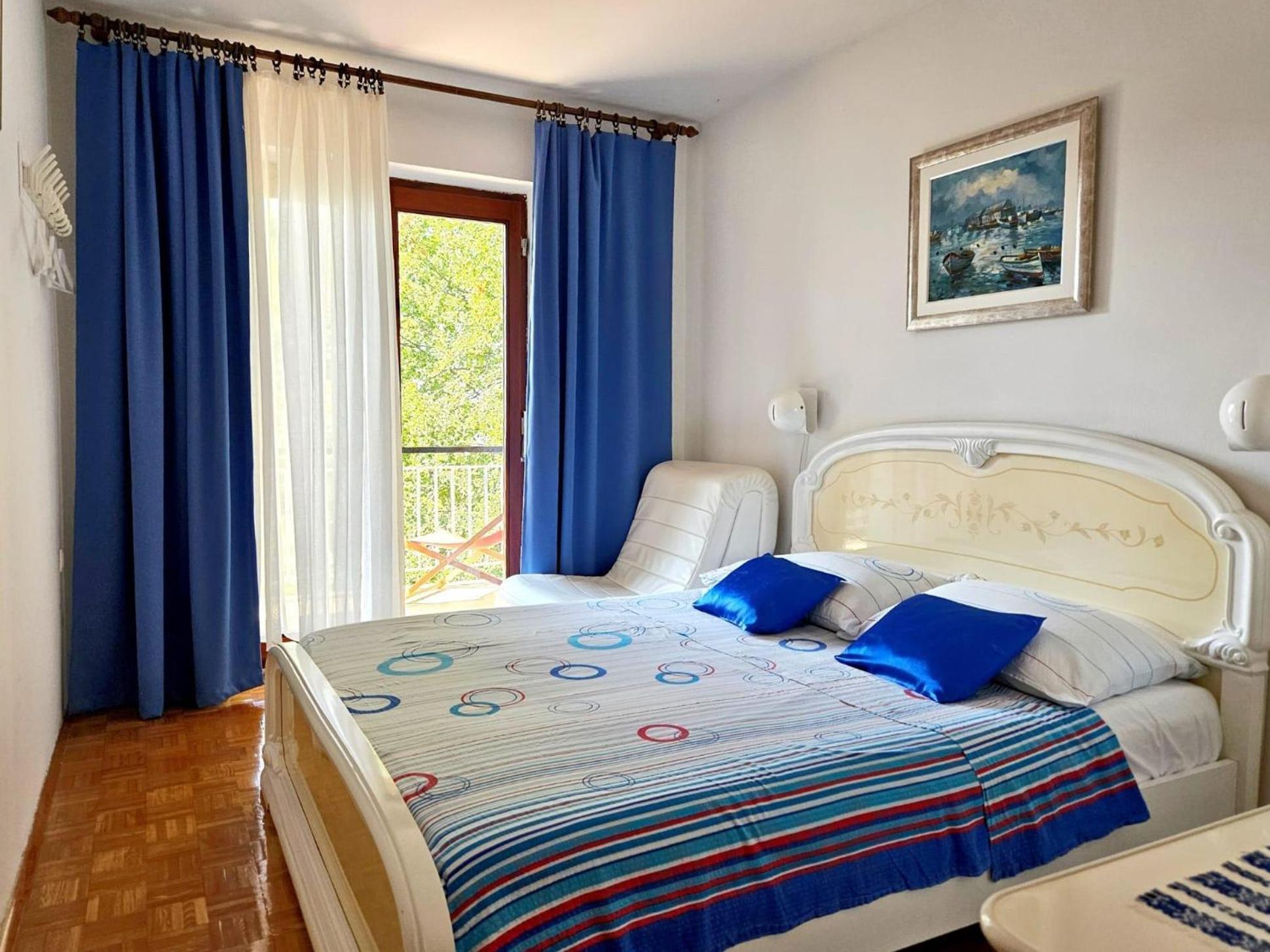 Apartments With A Parking Space Malinska Exterior foto